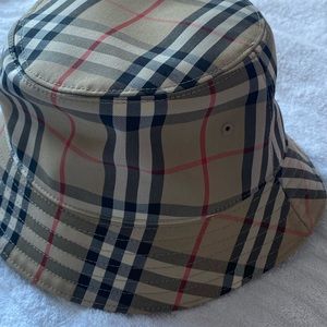 Burberry vintage check bucket hat size M